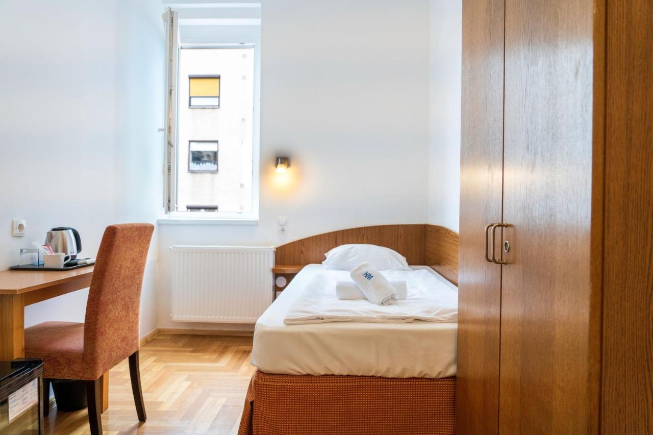 Hotel Metro Budapest Esterno foto