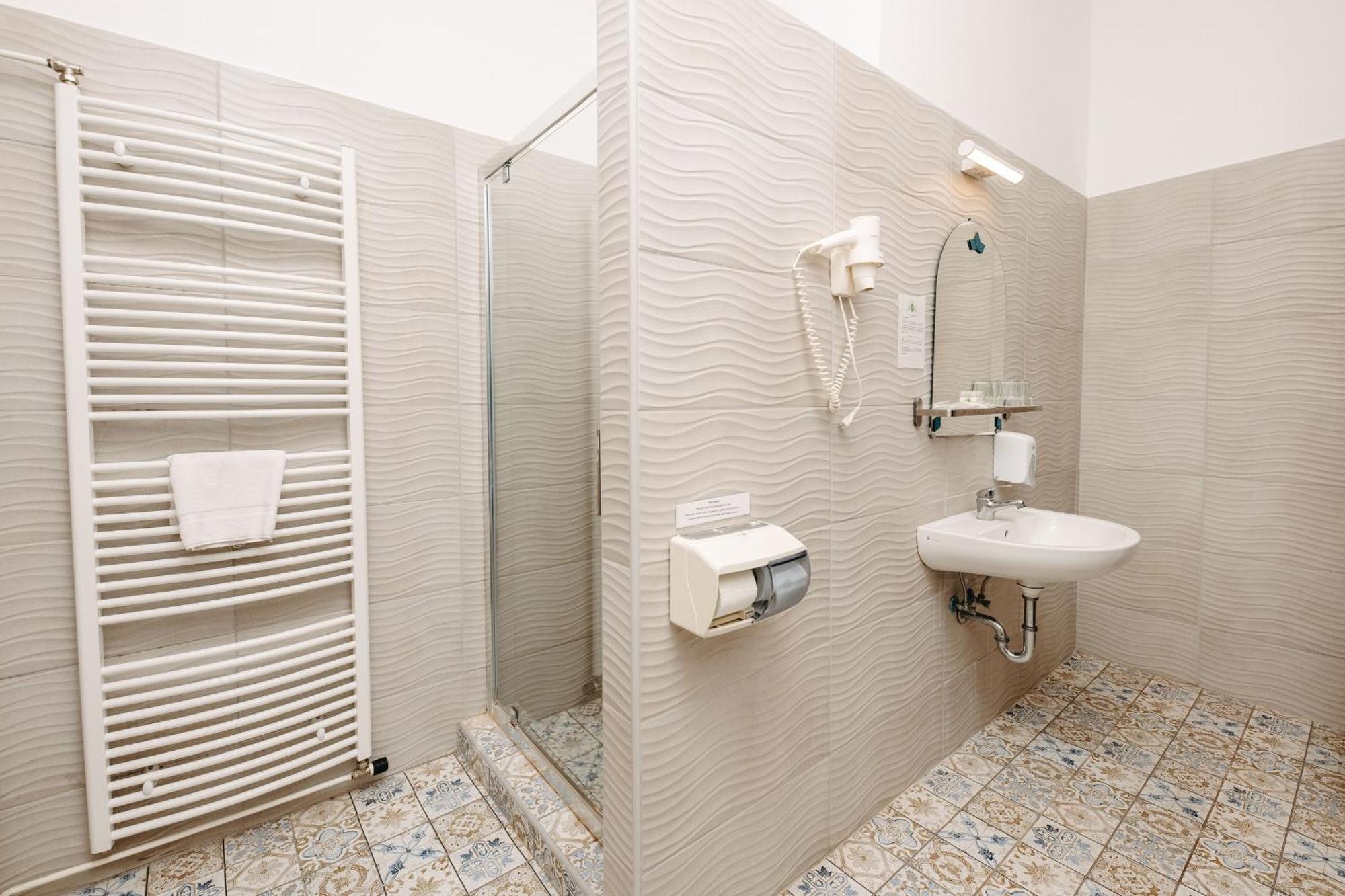 Hotel Metro Budapest Esterno foto
