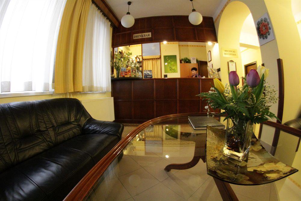 Hotel Metro Budapest Esterno foto