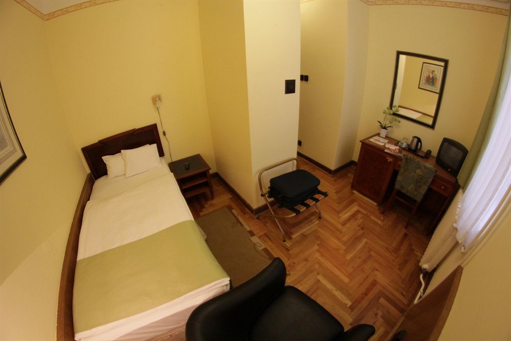 Hotel Metro Budapest Esterno foto